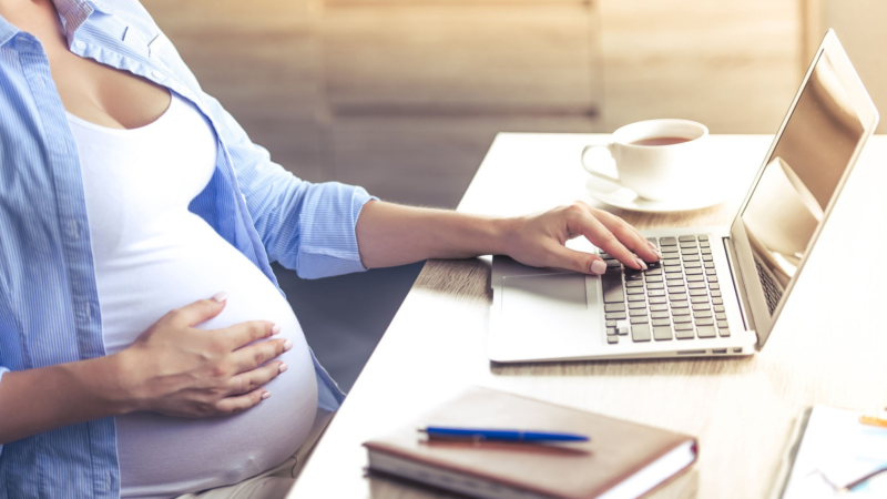 Quem paga o salário-maternidade: a empresa ou o INSS?